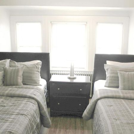 Steps Away From Hospital - 2 Queen Bed - City View Pittsburgh Buitenkant foto