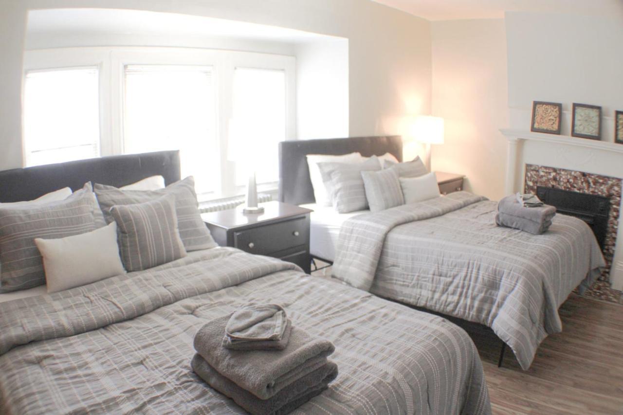 Steps Away From Hospital - 2 Queen Bed - City View Pittsburgh Buitenkant foto