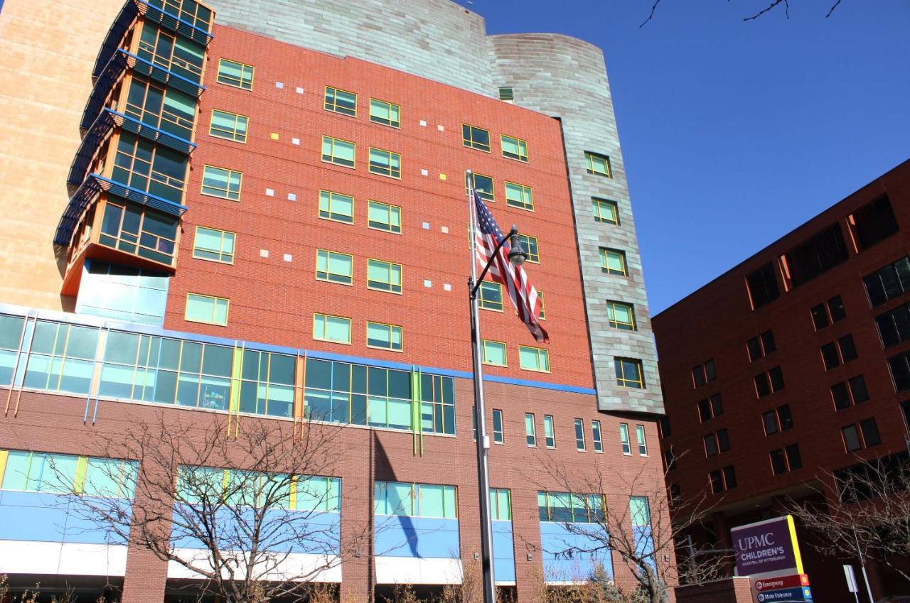 Steps Away From Hospital - 2 Queen Bed - City View Pittsburgh Buitenkant foto